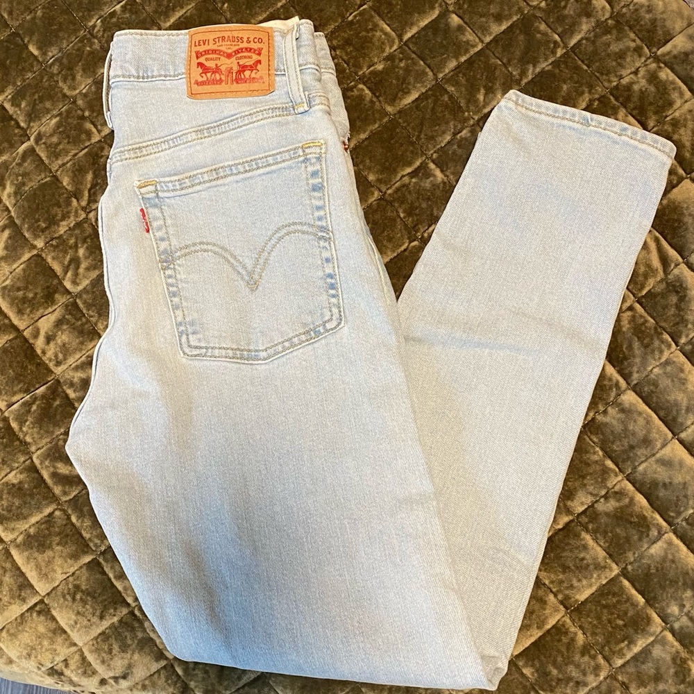 High waisted Levi Jeans